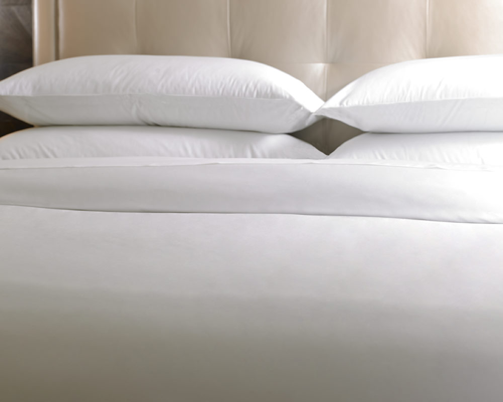 https://www.sheratonstore.com/images/products/xlrg/sheraton-signature-duvet-cover-SH-136-01-WH_xlrg.jpg
